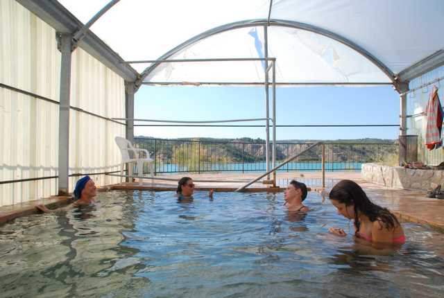 Dando Ataque de nervios futuro Balneario y piscina de Zújar, relax en aguas termales
